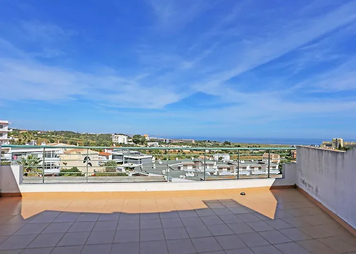P - Meia-Praia Seaview Guesthouse