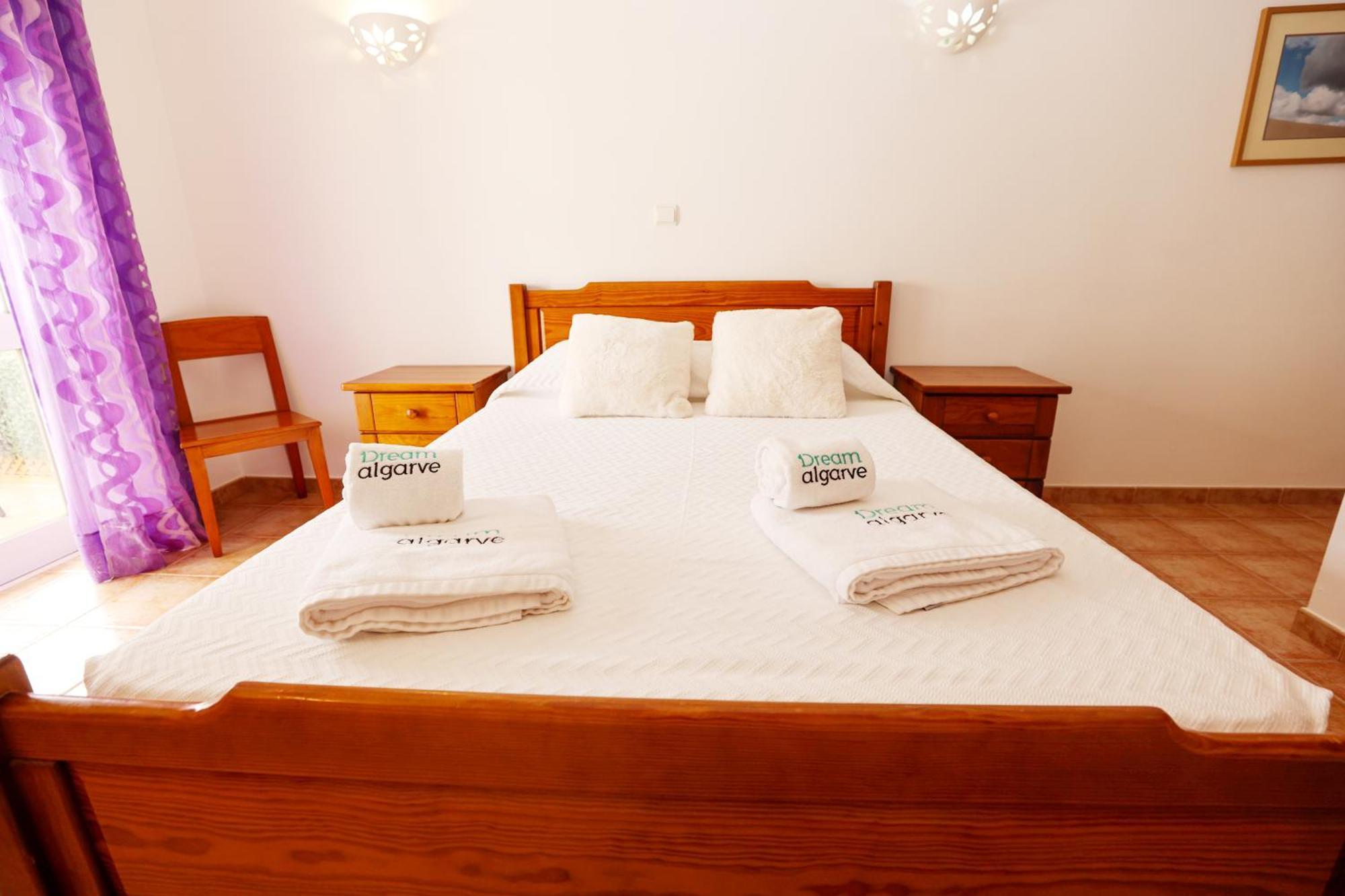 P - Meia-praia Seaview Guest house
